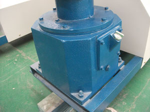 bottom design of gearbox for rotating die pellet mill