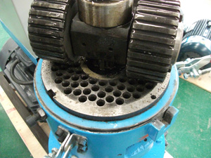 rotating roller sturcture